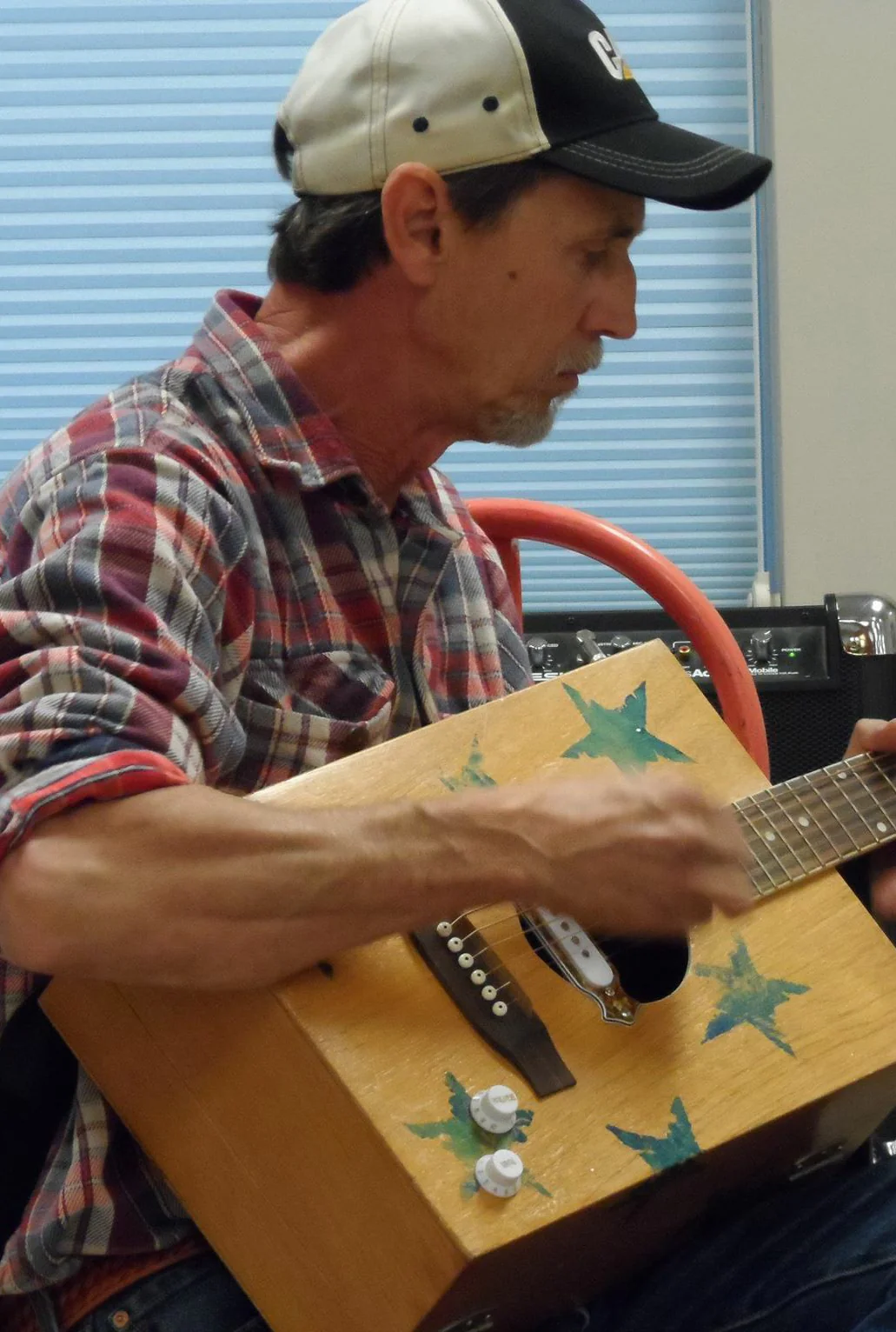 Missouri, St. Louis, Skipnchatter Guitars, Russ Wellington