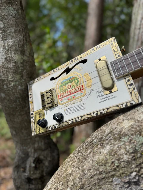 "The Iconic" Fuente 3 or 4 String CBG - Image 3