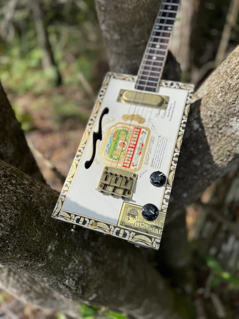 "The Iconic" Fuente 3 or 4 String CBG - Image 7